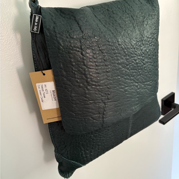 Maxon Collection Forest Green Textured Handbag. New with Tags. - Picture 6 of 15